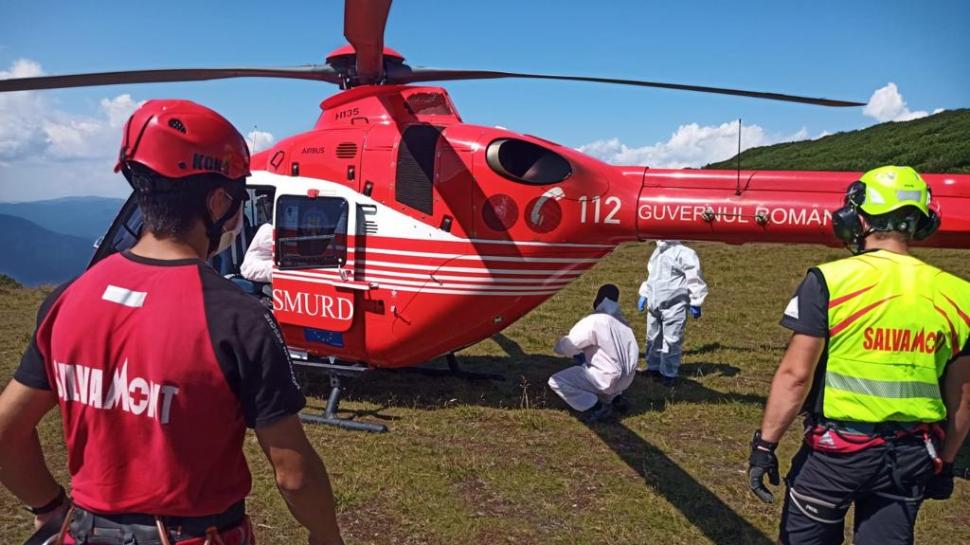 Un elicopter SMURD a preluat un turist care prezenta probleme grave respiratorii la cabana Dochia 722257