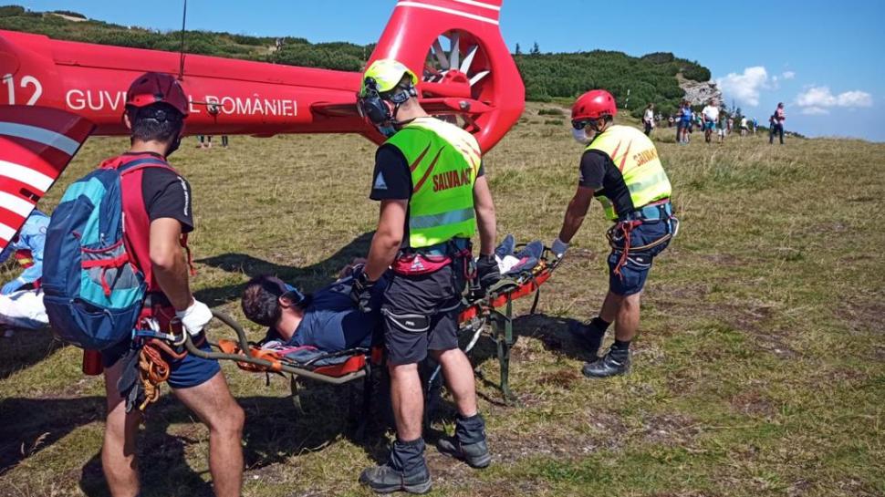 Un elicopter SMURD a preluat un turist care prezenta probleme grave respiratorii la cabana Dochia 722258
