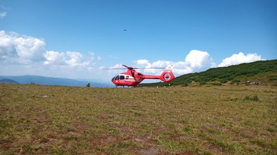 Un elicopter SMURD a preluat un turist care prezenta probleme grave respiratorii la cabana Dochia 722259