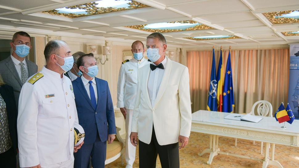 Klaus Iohannis și Florin Cîțu, la ceremonia de Ziua Marinei din portul militar Constanța 722201
