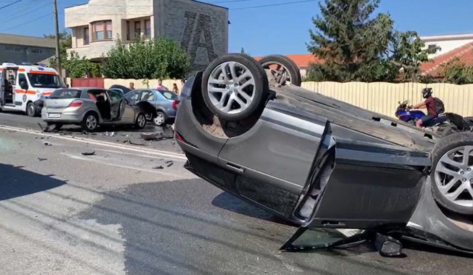 Accident grav cu trei autoturisme, în Tuzla. Printre victime se află și un copil de 7 ani