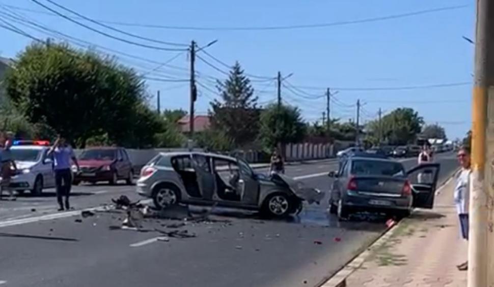 Accident grav cu trei autoturisme, în Tuzla. Printre victime se află și un copil de 7 ani 722326