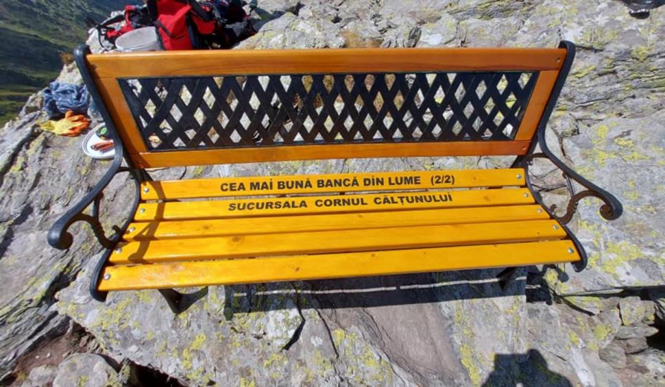 Bancă apărută din senin, la peste 2.500 metri altitudine, în Făgăraș: ”Cea mai bună bancă din lume” 722332