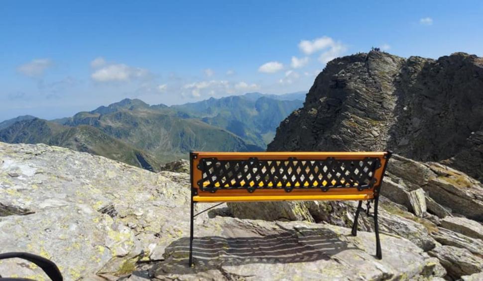 Bancă apărută din senin, la peste 2.500 metri altitudine, în Făgăraș: ”Cea mai bună bancă din lume” 722333