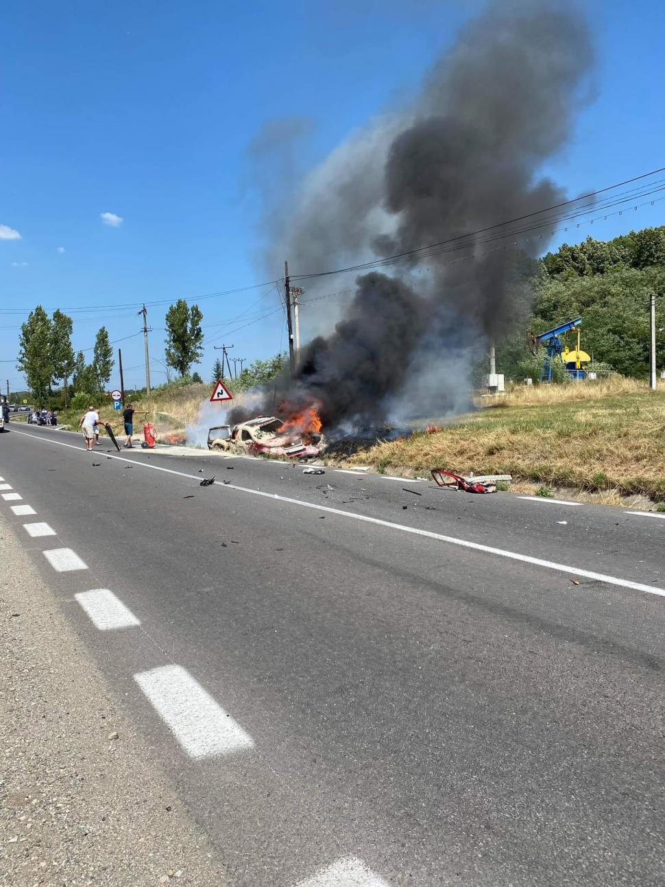 Carambol cu 4 mașini în județul Argeș: O mașină s-a făcut scrum, după a căzut în șanț 722374