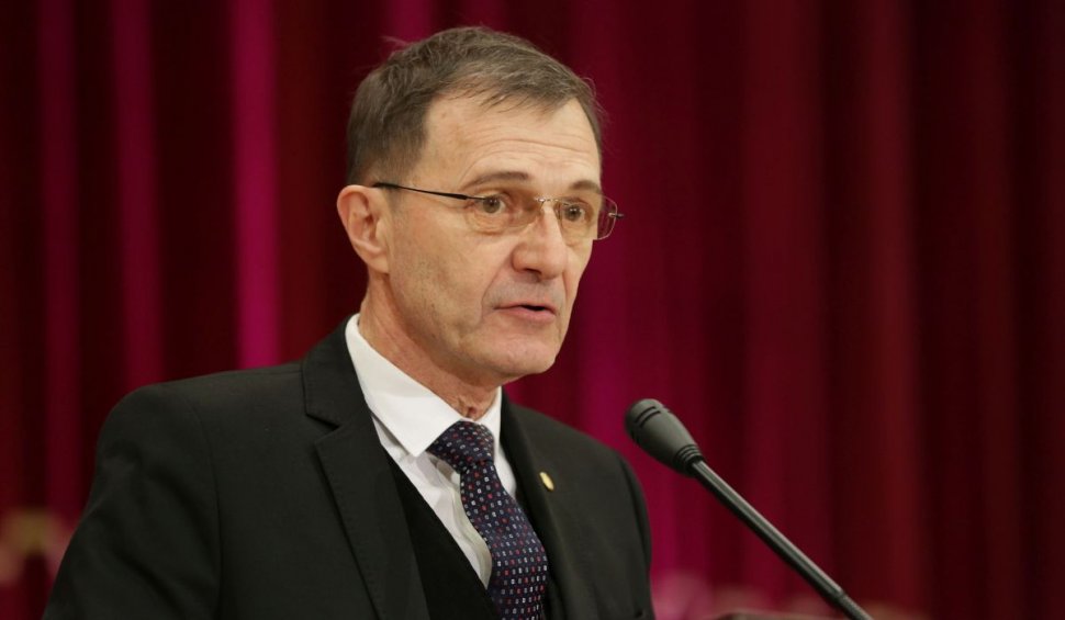 Președintele Academiei Române s-a autosuspendat pentru șase luni de la conducerea CNATDCU, după ce ministrul Educației a cerut verificarea propriei teze de doctorat