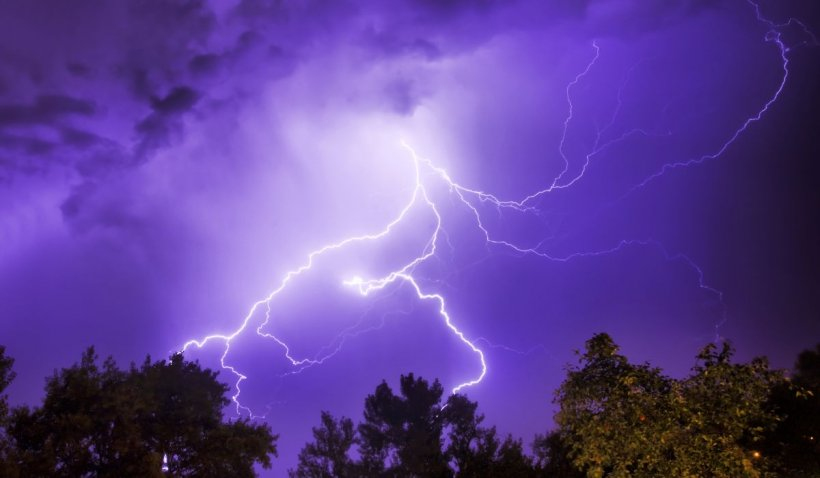 Alertă meteo de vreme severă imediat de la ANM: Cod roșu de ploi torențiale, vijelii și grindină în Suceava