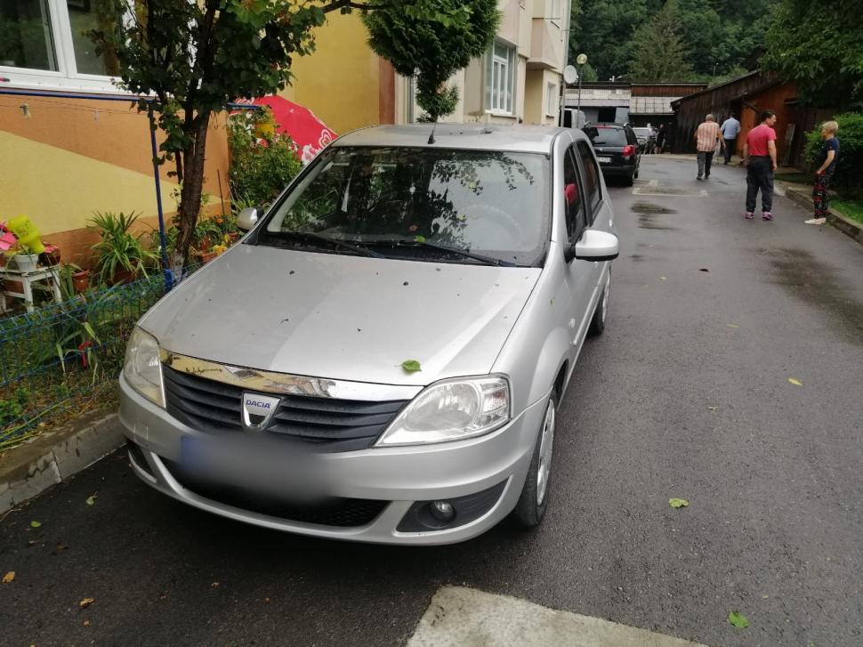 Imagini după furtuna puternică din judeţul Suceava. Vijelia a smuls acoperişurile şi a distrus mai multe maşini 722567