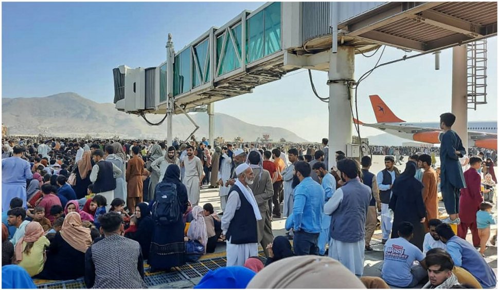 Un bărbat cu carte verde nu a fost lăsat de talibani să intre în aeroportul din Kabul: ”Am ajutat americanii, acum e rândul lor să ne ajute”
