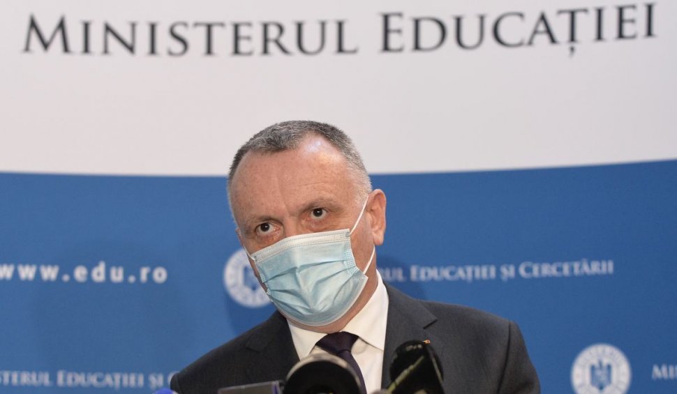 Sorin Cîmpeanu: Profesorii nevaccinați care nu se testează la 72 de ore ”se odihnesc un pic”, dacă incidența depășește 6 la mie