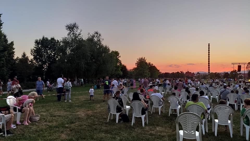 Spectacol de lumini, unic în România, în premieră la Coloana Infinitului a lui Brâncuși. S-au folosit 50 de drone 723058
