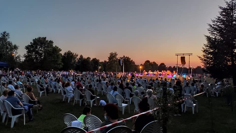 Spectacol de lumini, unic în România, în premieră la Coloana Infinitului a lui Brâncuși. S-au folosit 50 de drone 723059