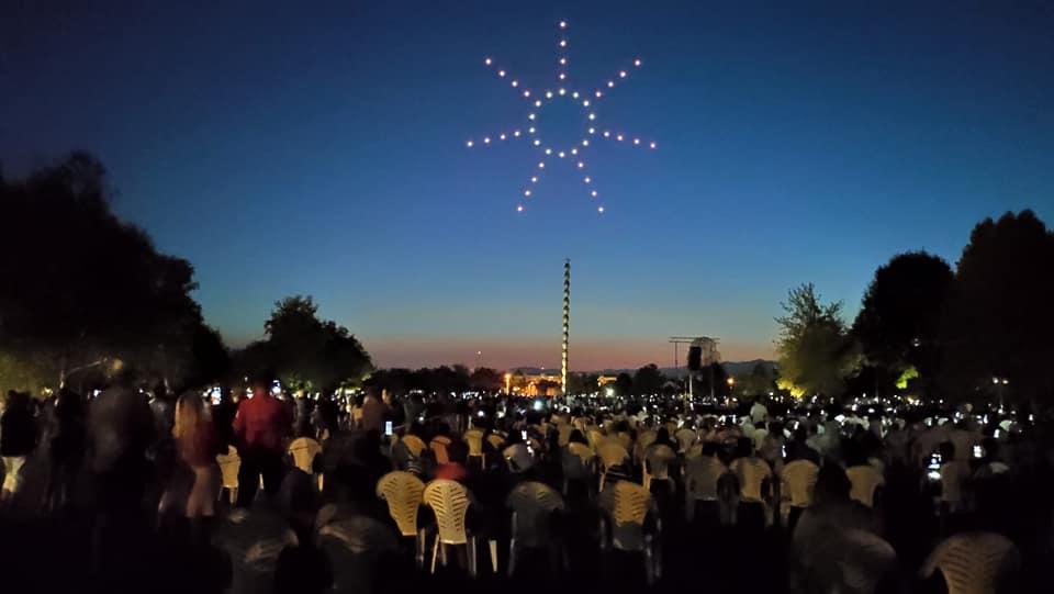 Spectacol de lumini, unic în România, în premieră la Coloana Infinitului a lui Brâncuși. S-au folosit 50 de drone 723060