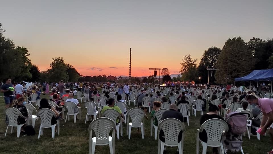 Spectacol de lumini, unic în România, în premieră la Coloana Infinitului a lui Brâncuși. S-au folosit 50 de drone 723063