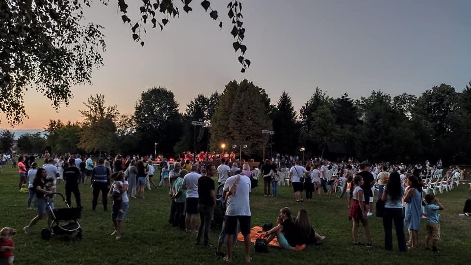 Spectacol de lumini, unic în România, în premieră la Coloana Infinitului a lui Brâncuși. S-au folosit 50 de drone 723064