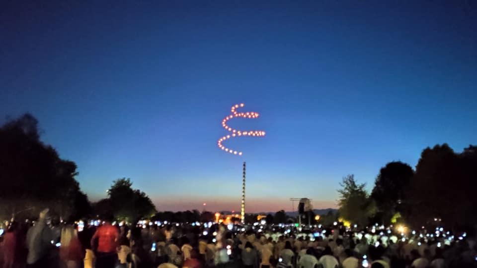 Spectacol de lumini, unic în România, în premieră la Coloana Infinitului a lui Brâncuși. S-au folosit 50 de drone 723065