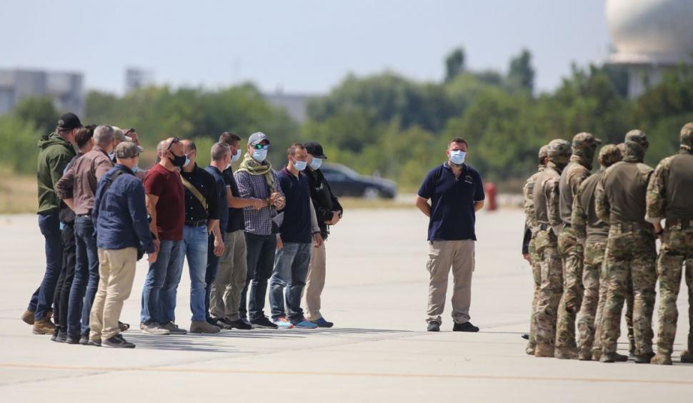 Românii evacuaţi din infernul din Afganistan s-au întors acasă 723142