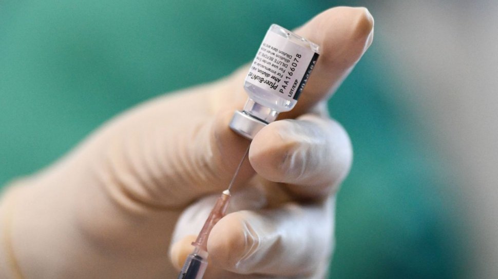 SUA: Vaccinul Pfizer va primi aprobare completă de la FDA