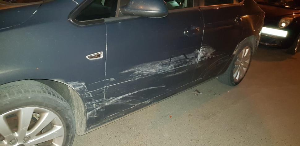 După ce a împlinit 71 de ani, un fost procuror s-a îmbătat şi a spulberat mai multe maşini parcate 723159