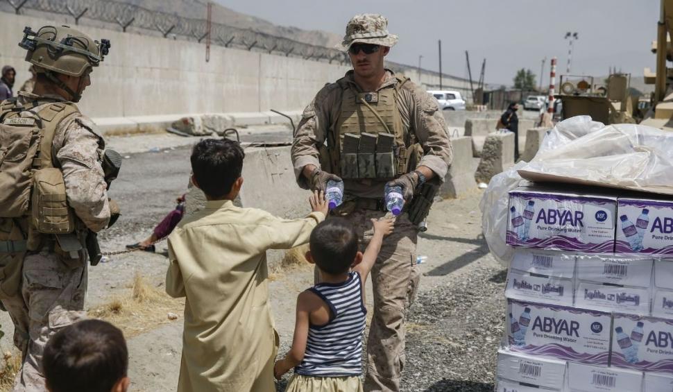 Mărturiile afganilor evacuați și aventura lor către libertate: "Talibanii ne bat, trăim în teroare" 723239