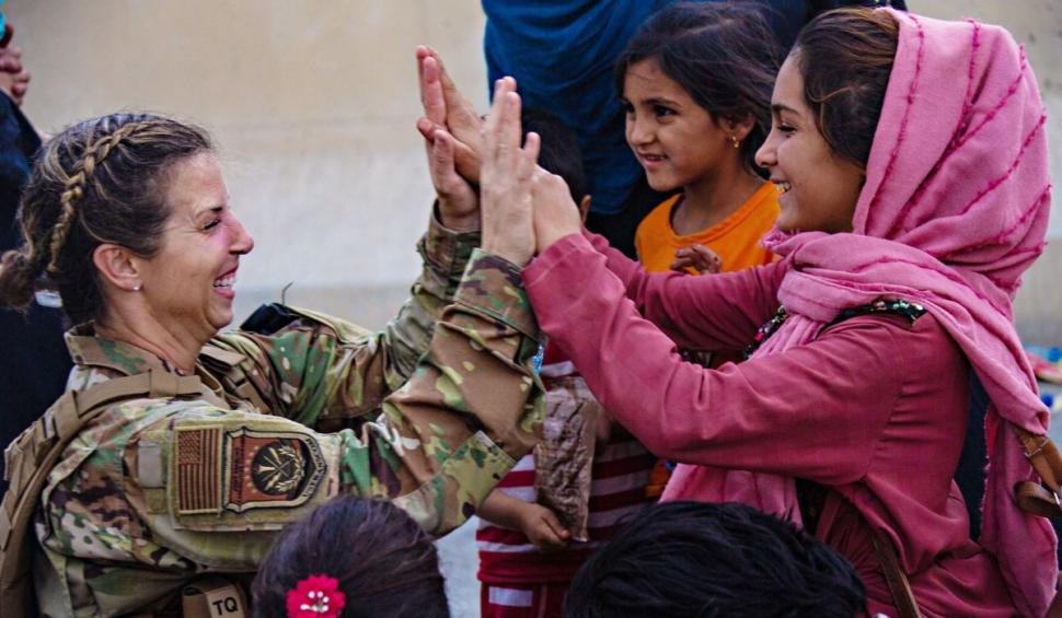 Mărturiile afganilor evacuați și aventura lor către libertate: "Talibanii ne bat, trăim în teroare" 723242