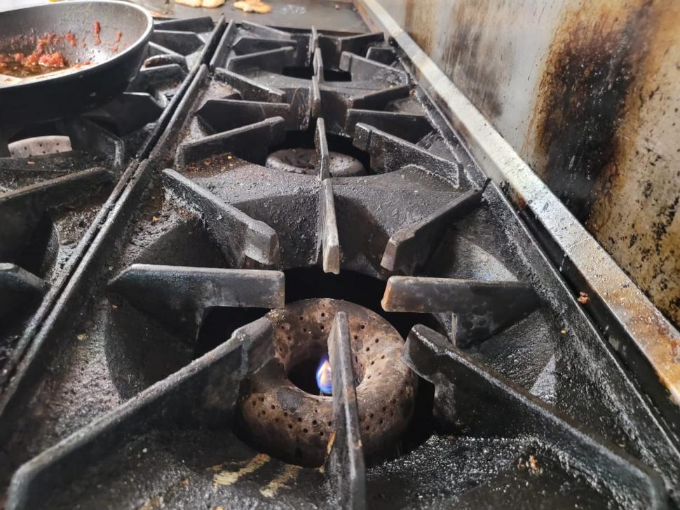 Alimente expirate de șapte ani la un hotel din Delta Dunării  723361