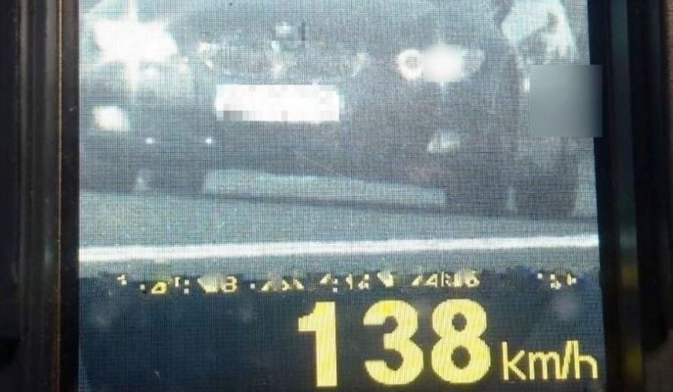 Şofer fără permis, care conducea cu 138 de km/h, încătuşat după o urmărire cu Poliţia, în Năvodari