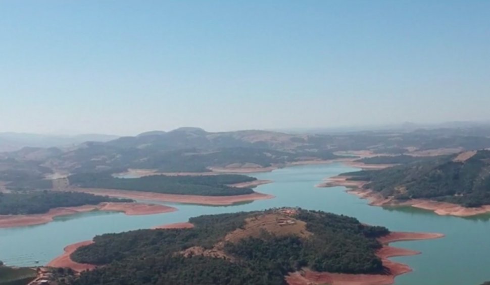 Efecte dramatice ale încălzirii globale, în Brazilia: Ţara a pierdut 15% din luciul apei, iar seceta a afectat albia Amazonului