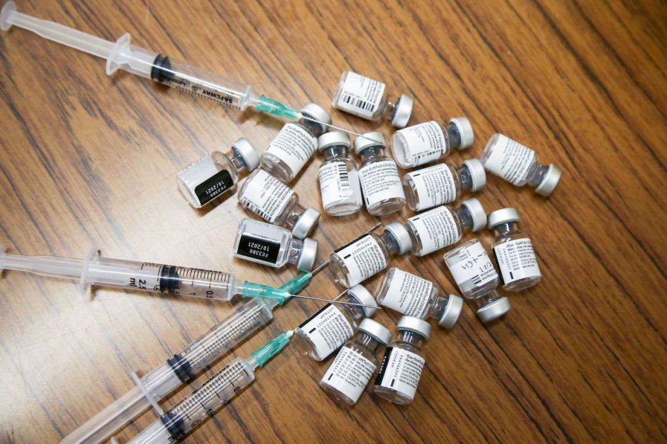 Eficacitatea vaccinurilor Pfizer și Moderna față de varianta Delta scade la 66%