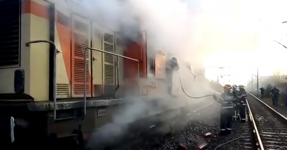 Un tren cu 110 pasageri a luat foc în gara Titu din Dâmbovița