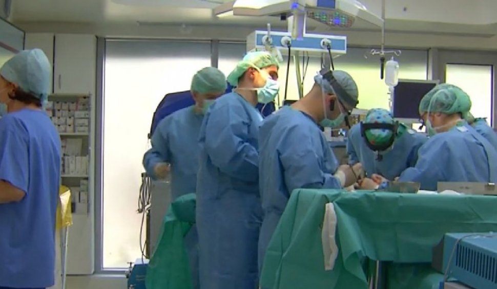 Asistentă rănită în timpul unei operaţii, după ce o lampă a căzut peste ea la spitalul judeţean din Lugoj