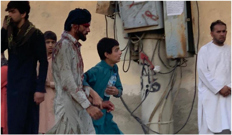 Bilanț tragic după atacurile sinucigașe de lângă aeroportul din Kabul: cel puțin 100 de morți. Gruparea ISIS-K a revendicat atacul și a postat o poză cu sinucigașul 723938