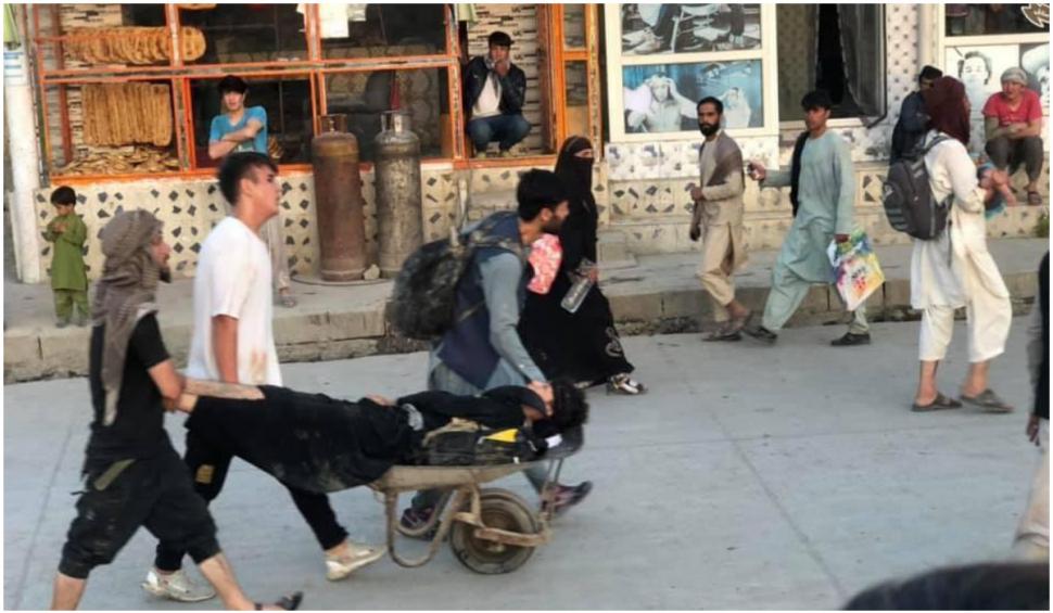 Bilanț tragic după atacurile sinucigașe de lângă aeroportul din Kabul: cel puțin 100 de morți. Gruparea ISIS-K a revendicat atacul și a postat o poză cu sinucigașul 723944