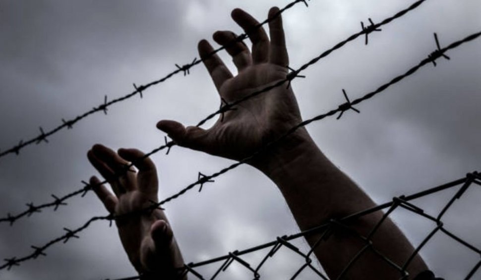 Un român a plănuit „ca în filme“ evadarea dintr-o închisoare spaniolă. Urma să „răpească un polițist cu ajutorul unui pistol adus de o dronă“