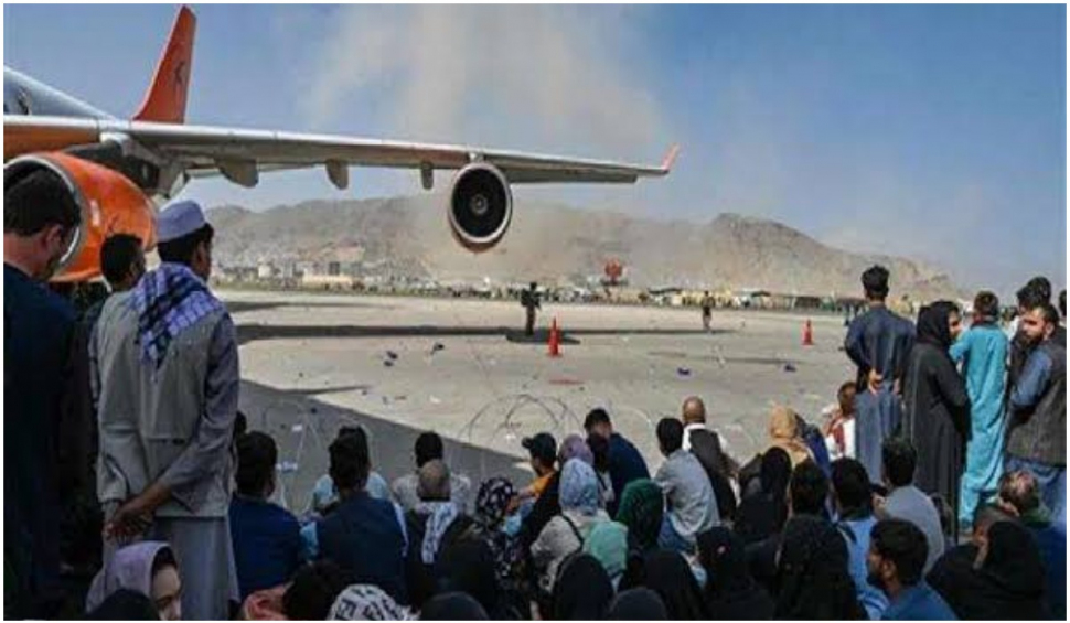 Atacurile de la aeroportul din Kabul: atacatorul purta o vesta cu 11 kg de explozibil