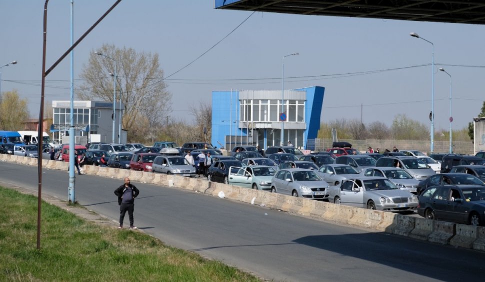 Coşmar la revenirea în ţară, pentru turiștii români care au fost în Grecia și Bulgaria cu mașina. „Ne-am împotmolit în bucla către vama din Giurgiu. Mizerabil“
