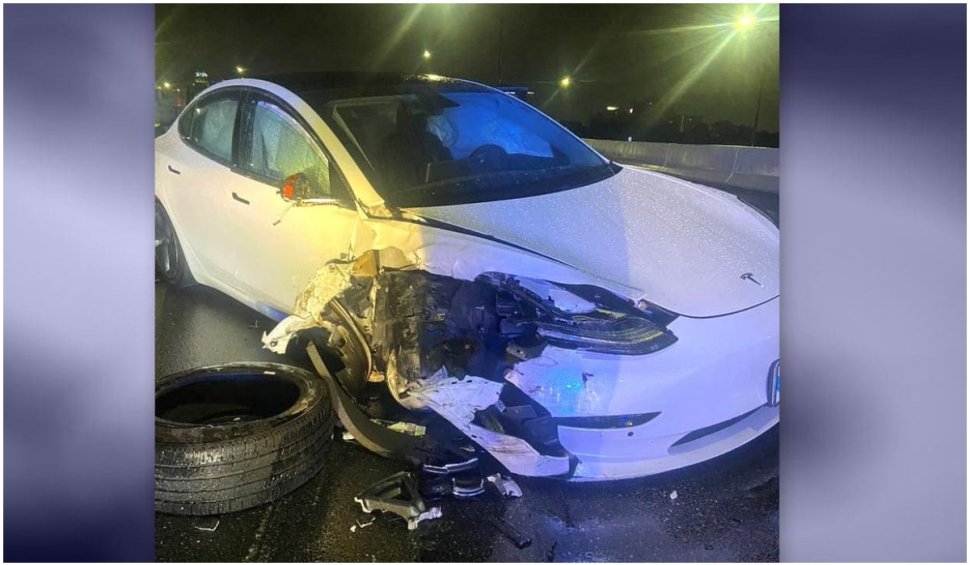 O mașină Tesla pe autopilot a lovit 2 mașini, printre care una de poliție