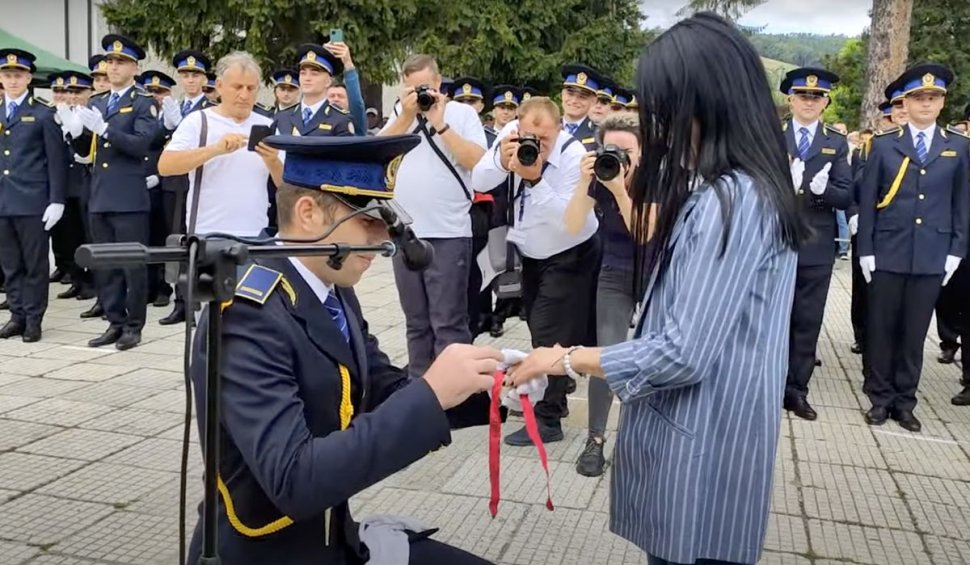 Două cereri în căsătorie, în timpul festivității de absolvire a viitorilor agenți de penitenciare din Târgu Ocna