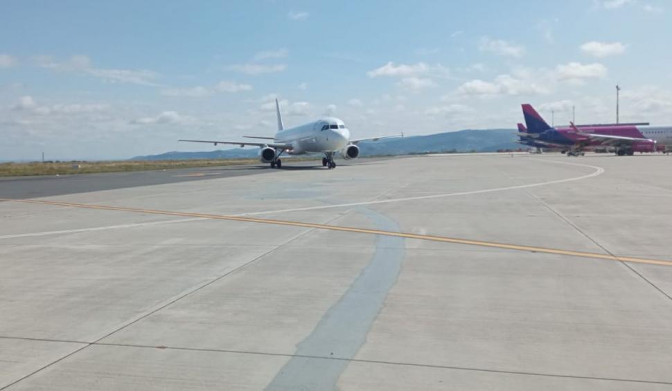Plan roşu de intervenţie pe aeroportul din Iaşi, după ce sistemul de navigaţie al unui avion s-a stricat la aterizare 724417