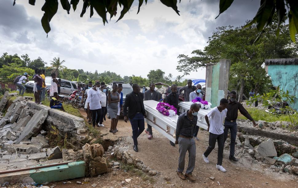 Boabe de porumb și două capre, "averea" cu care trăiesc sinistrații, în Haiti, după cutremur 724607