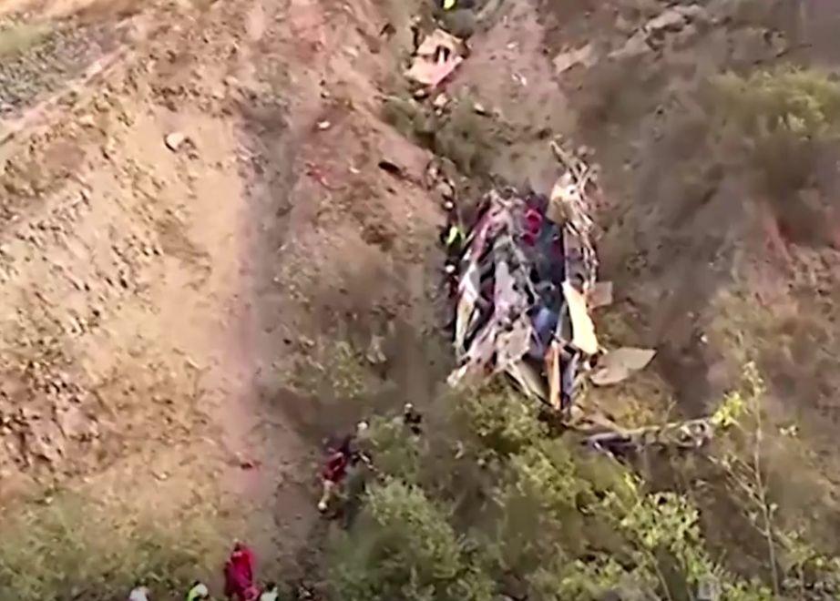 Un autobuz a căzut într-o râpă și s-a făcut bucăți, în Anzii peruvieni. 29 de oameni au murit 724753