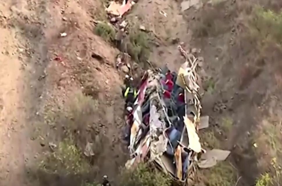 Un autobuz a căzut într-o râpă și s-a făcut bucăți, în Anzii peruvieni. 29 de oameni au murit 724755