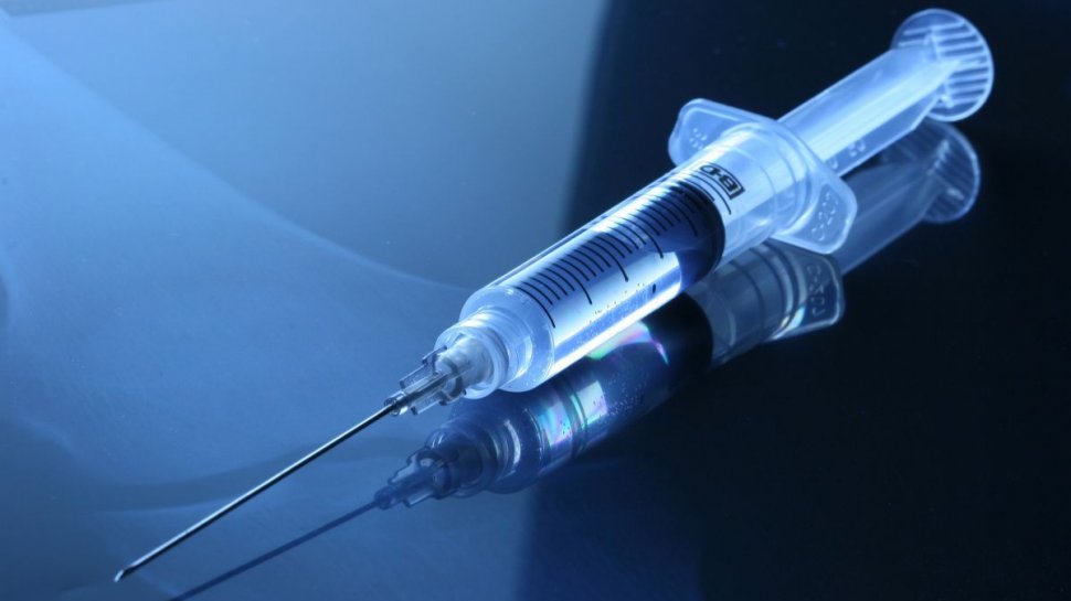 Revistă cu informații false despre vaccinul anti COVID, distribuită în mai multe localități din România 