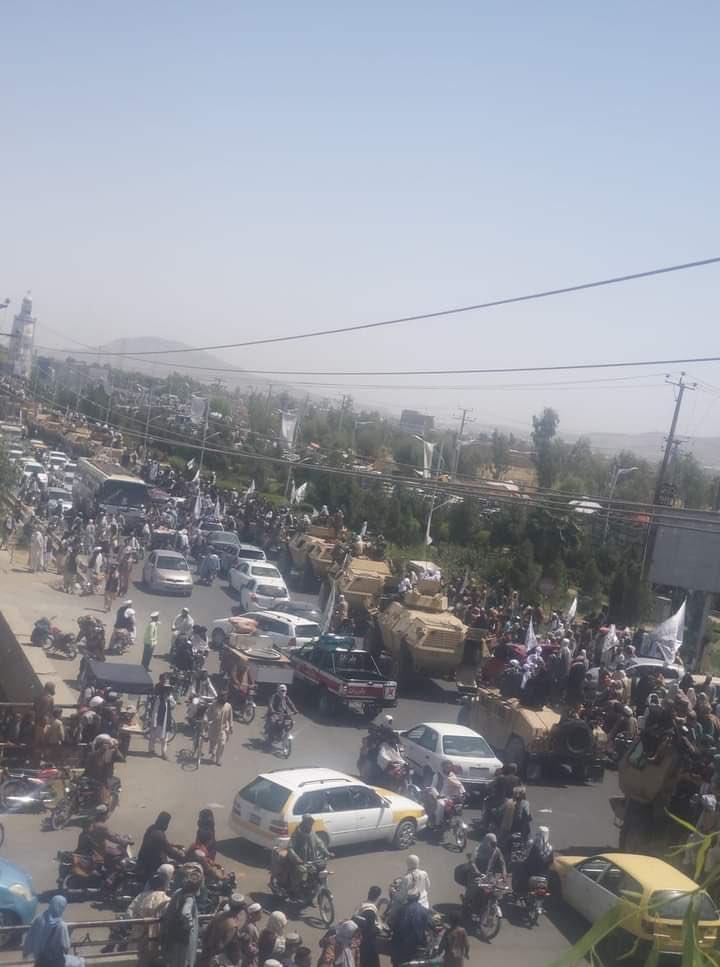 Talibanii, paradă la Kandahar cu armele și mașinile aduse de SUA în Afganistan. Cine îi ajută să redeschidă aeroportul din Kabul 724789