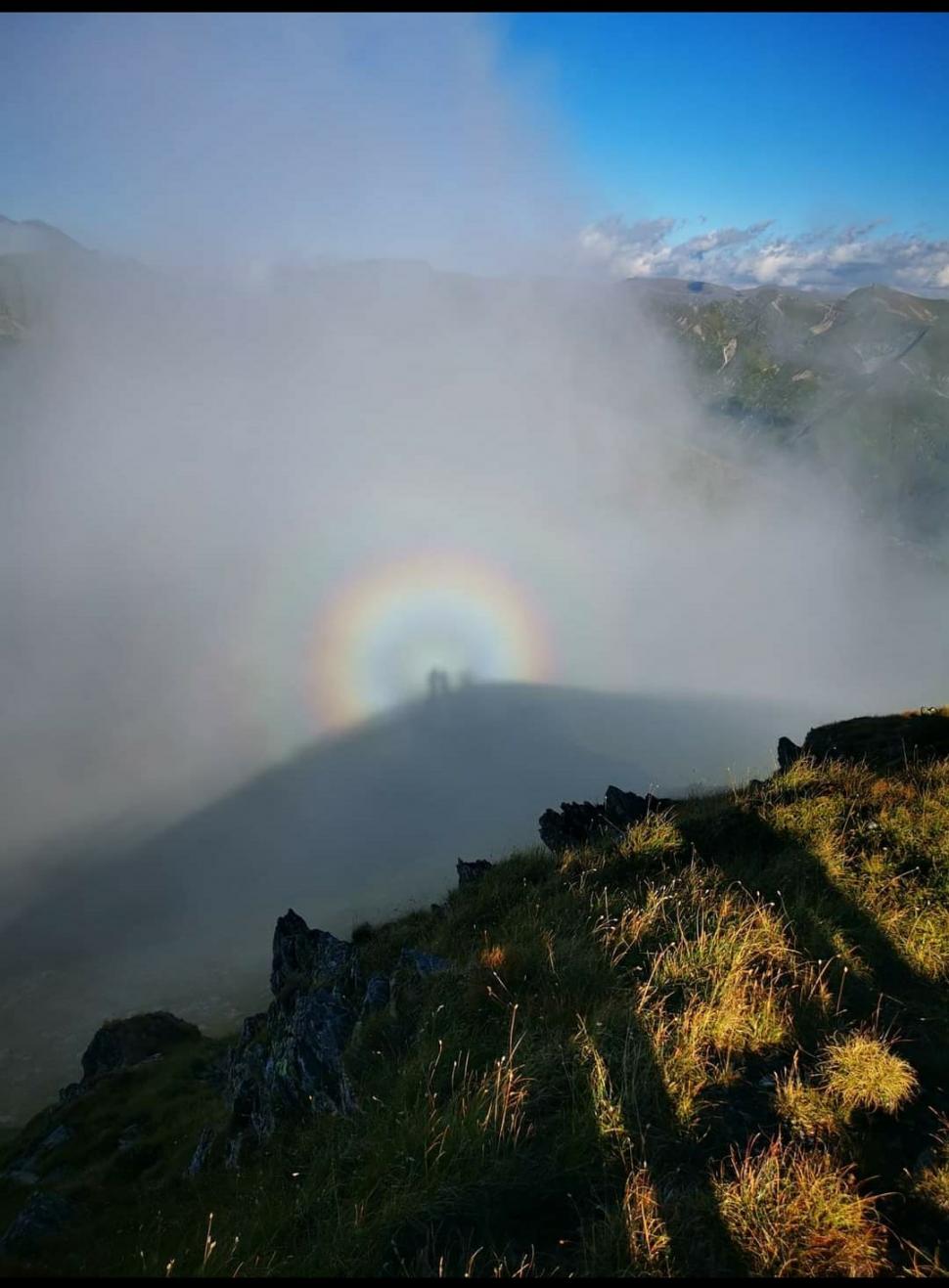 Fenomen rar în munţii Bucegi: imagini cu efectul Gloria sau "omul din nori" 724951
