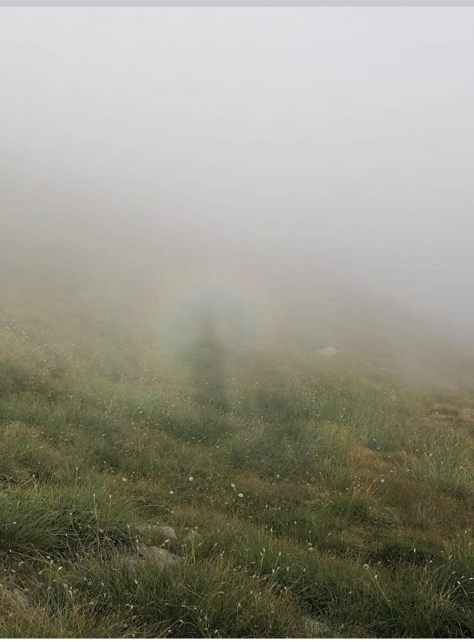 Fenomen rar în munţii Bucegi: imagini cu efectul Gloria sau "omul din nori" 724956