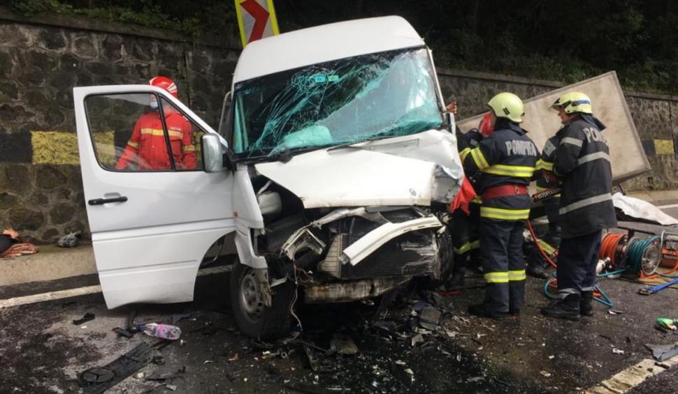 Microbuz cu români care plecau în Italia, accident teribil la Andreneasa, în Mureş 724989