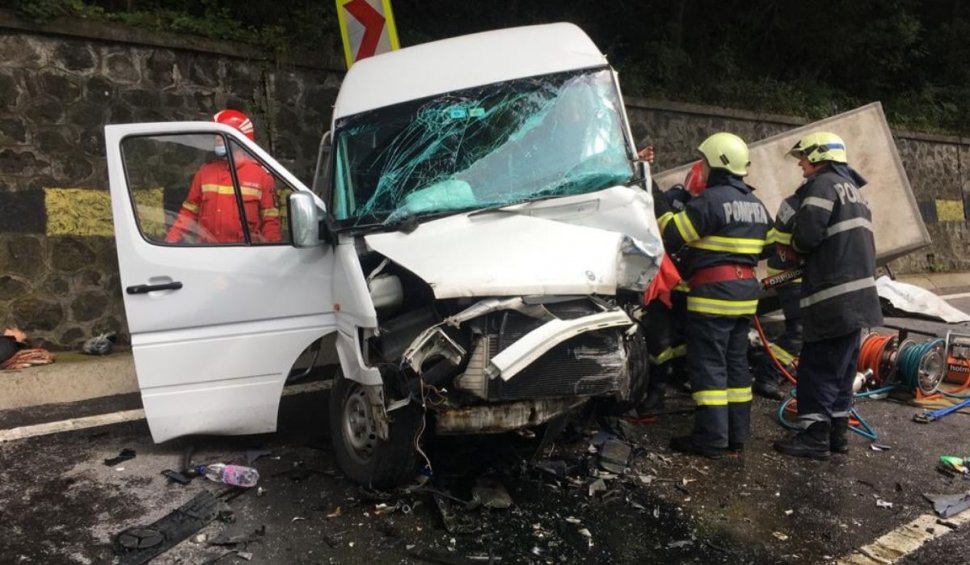 Microbuz cu români care plecau în Italia, accident teribil la Andreneasa, în Mureş
