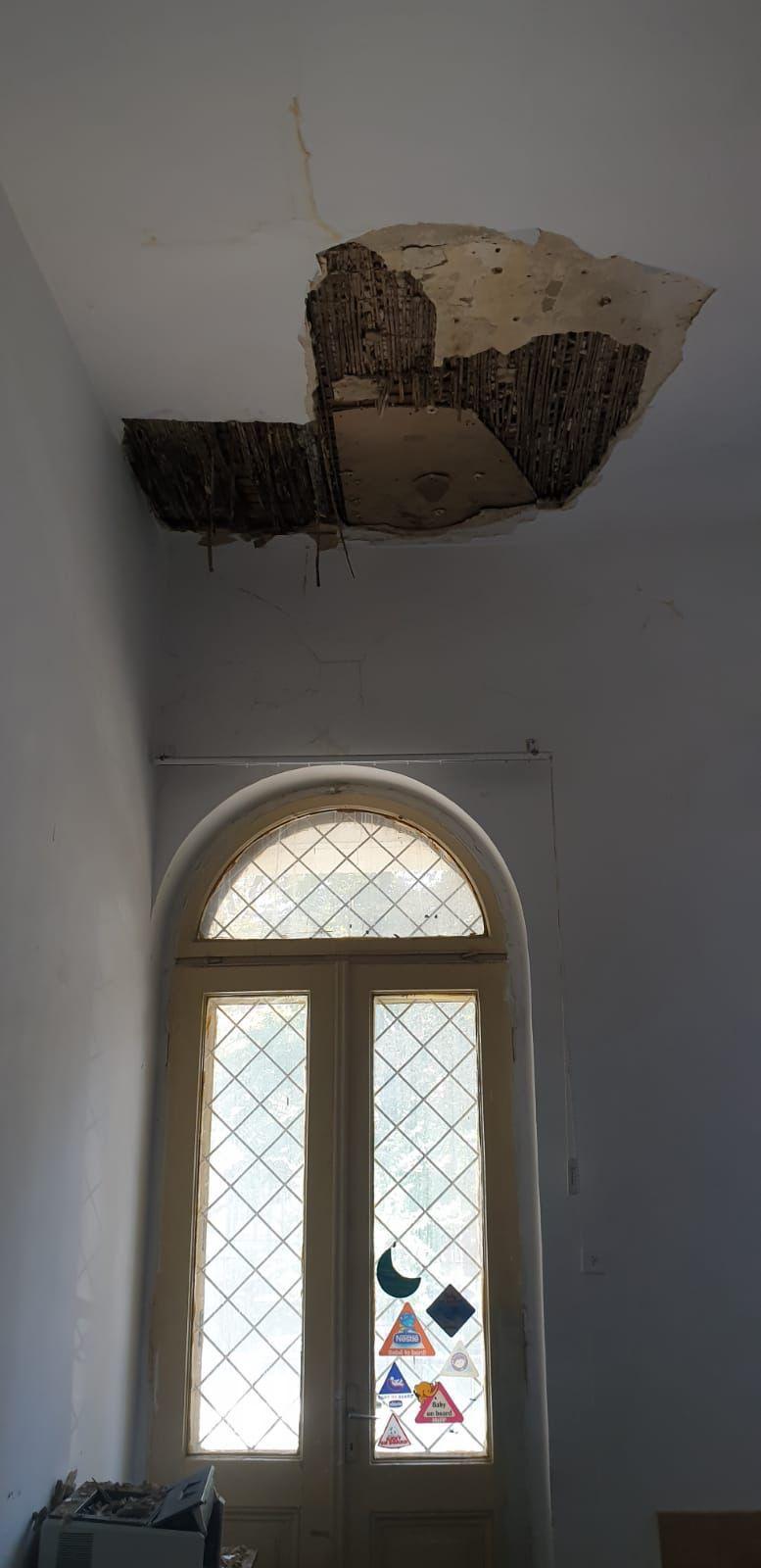 Tavanul Secției 3 de Poliție a Capitalei s-a prăbușit. ”Raportăm: ne cade tavanul în cap!”  724904