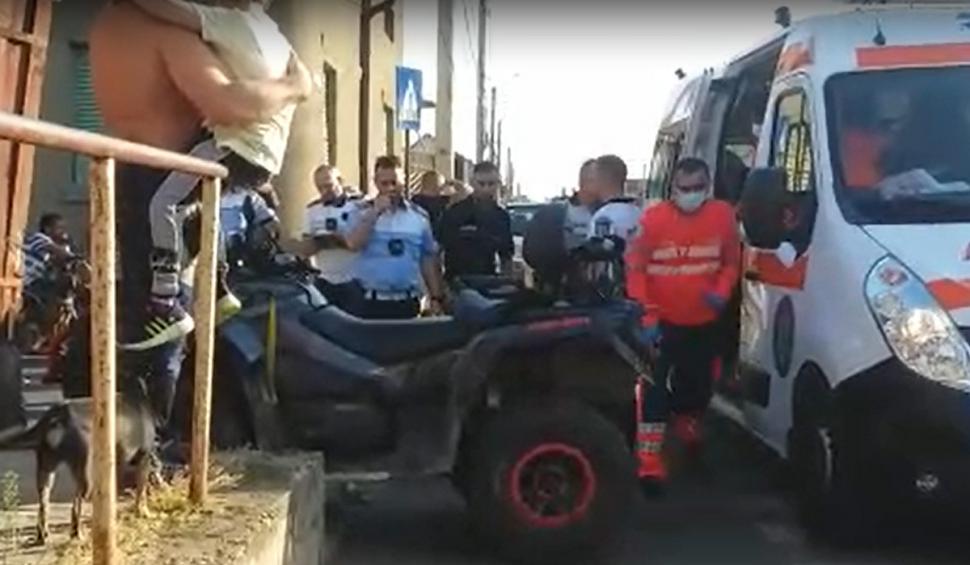 O femeie şi un copil au fost loviţi de un ATV pe o trecere de pietoni din Arad. Şoferul a fugit de la locul accidentului 725332
